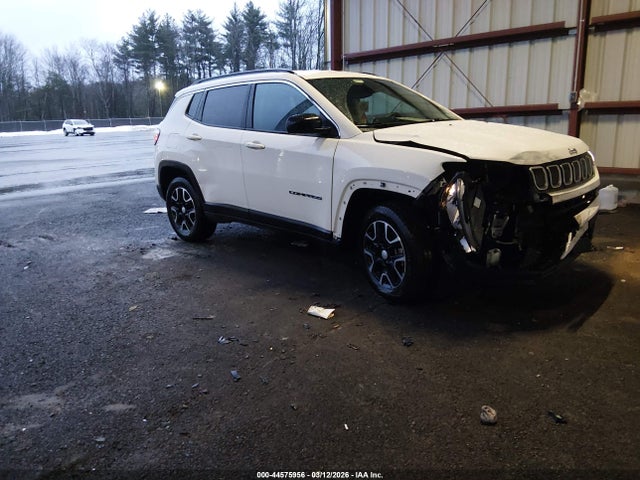 Salvage Jeep Compass Image