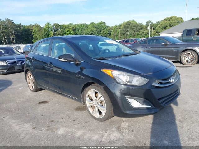 Salvage Hyundai ELANTRA Image