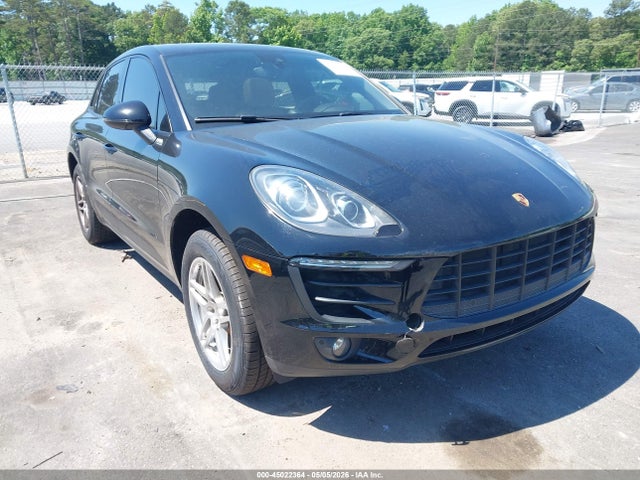 Salvage Porsche Macan Image