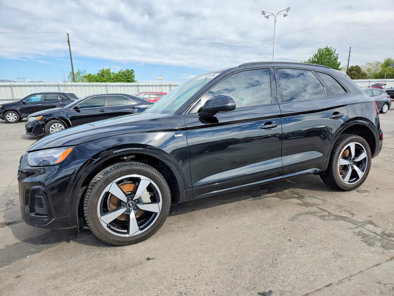 Salvage Audi Q5 Image
