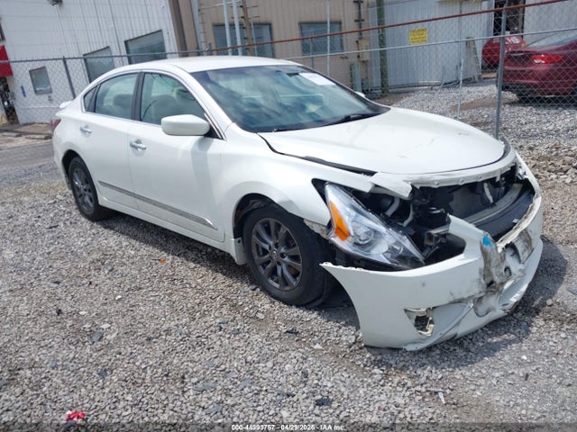 Salvage Nissan Altima Image