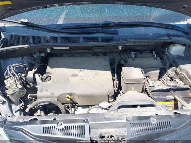 Toyota Sienna Le V6 8 Passenger