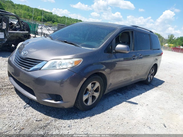 Toyota Sienna Le V6 8 Passenger