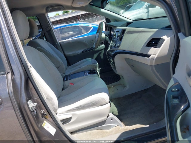 Toyota Sienna Le V6 8 Passenger