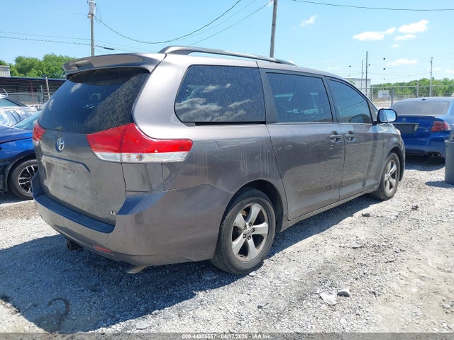 Toyota Sienna Le V6 8 Passenger