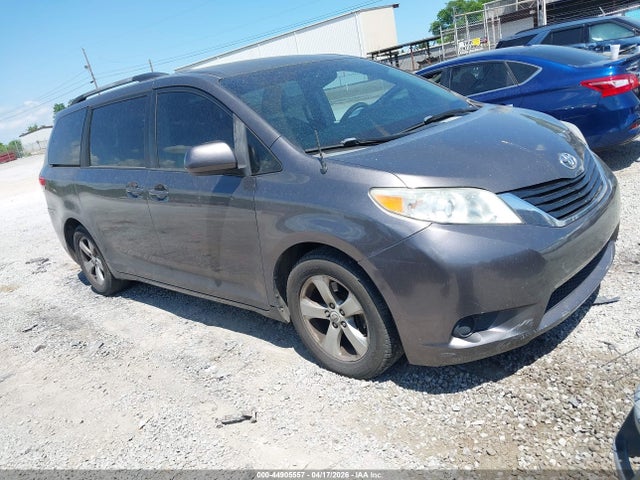 Salvage Toyota Sienna Image