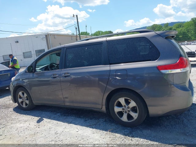 Toyota Sienna Le V6 8 Passenger