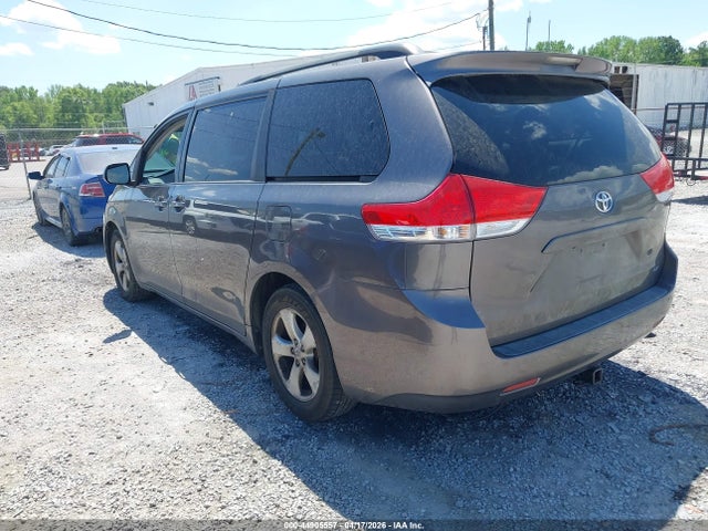 Toyota Sienna Le V6 8 Passenger