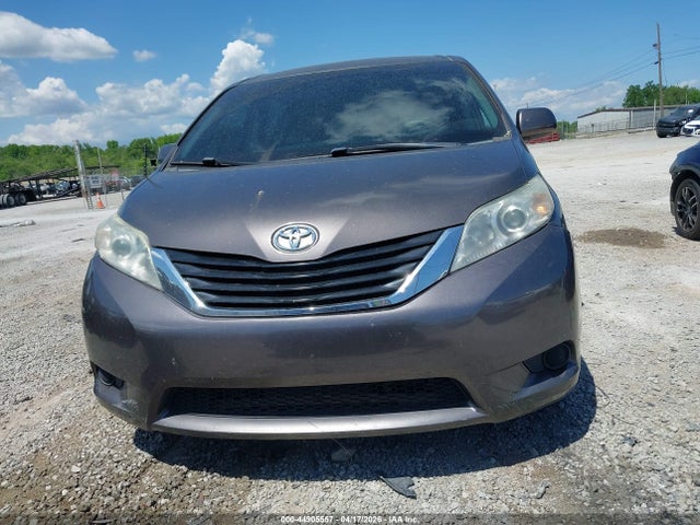 Toyota Sienna Le V6 8 Passenger
