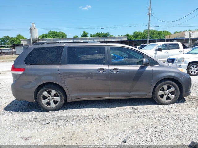 Toyota Sienna Le V6 8 Passenger