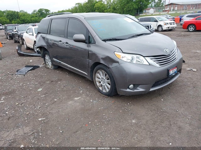 Salvage Toyota Sienna Image