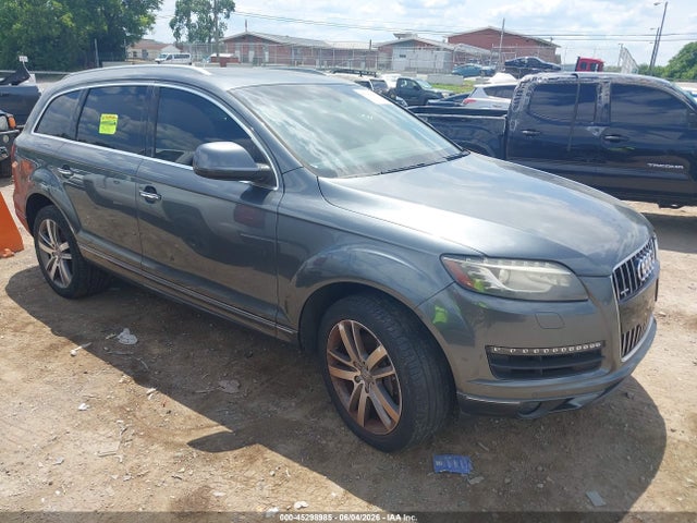 Salvage Audi Q7 Image