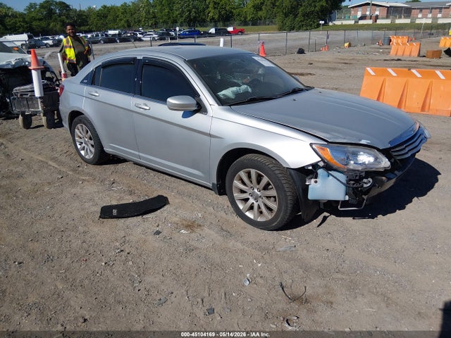 Salvage Chrysler 200 Image