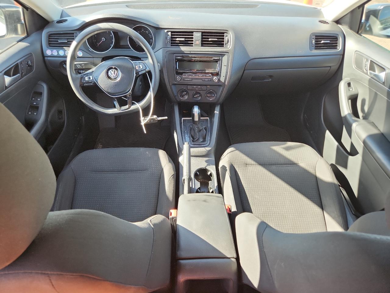 Volkswagen Jetta Base