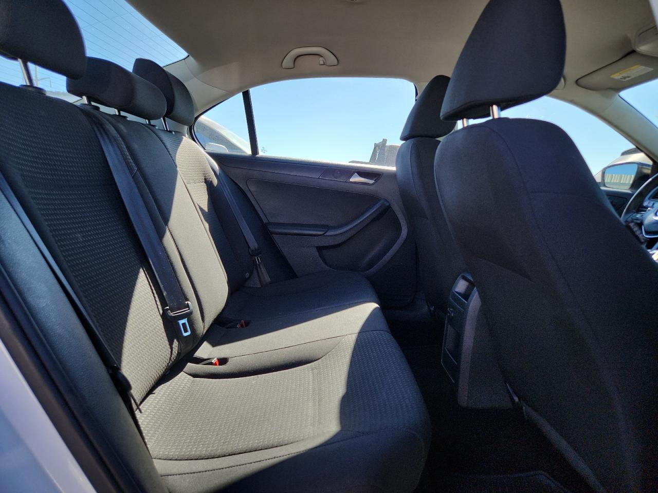 Volkswagen Jetta Base