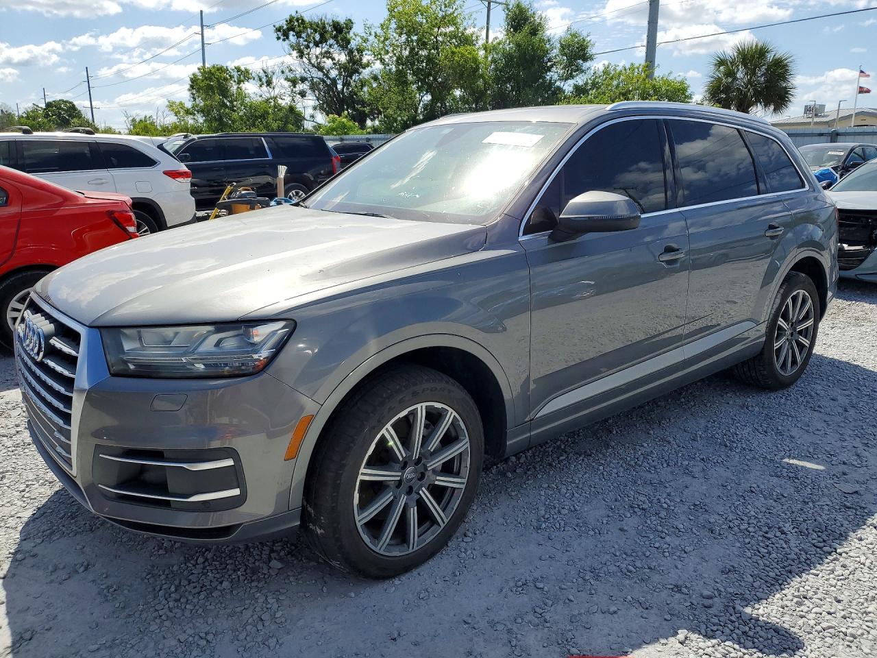 Salvage Audi Q7 Image