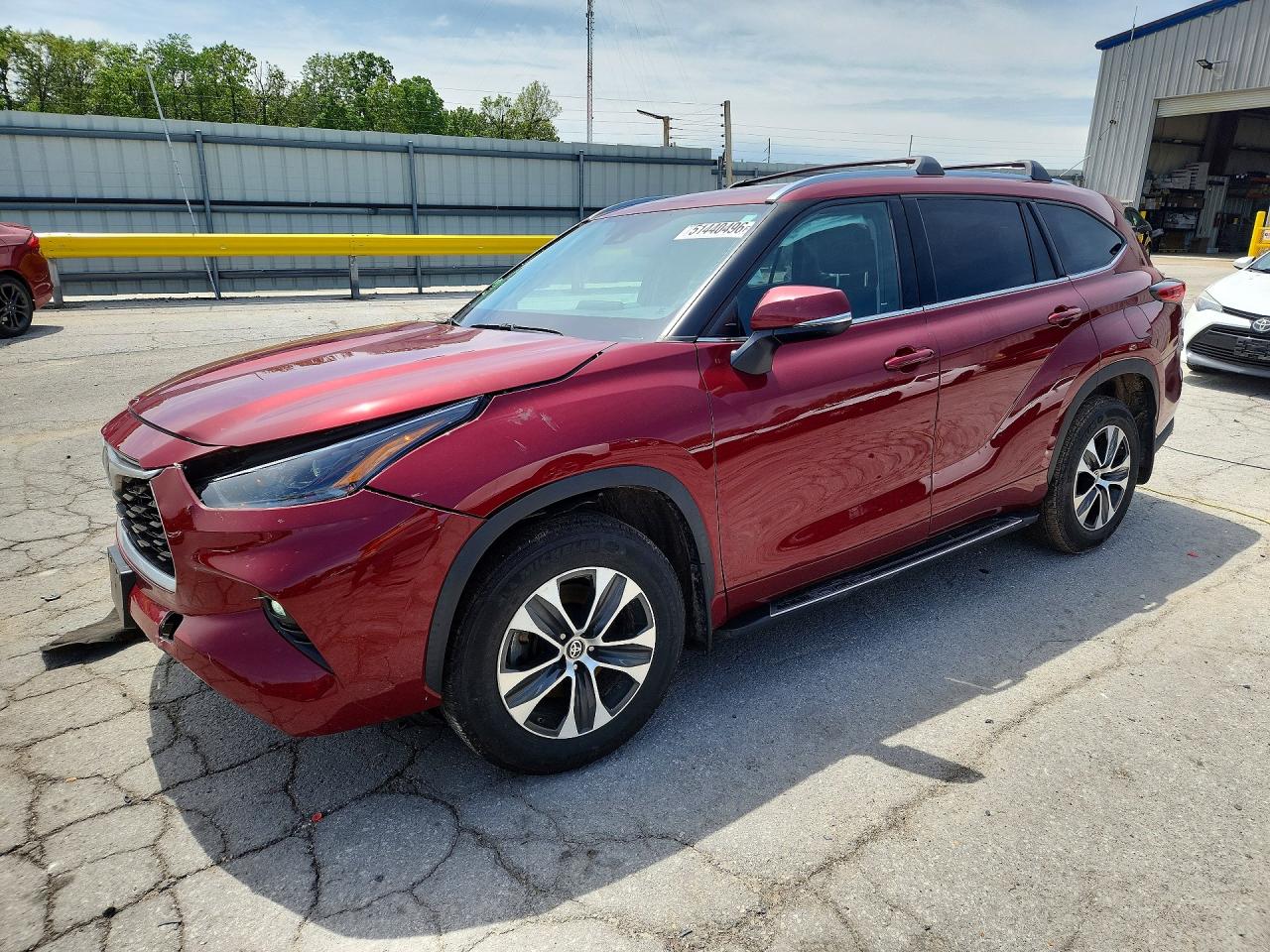 Salvage Toyota Highlander Image