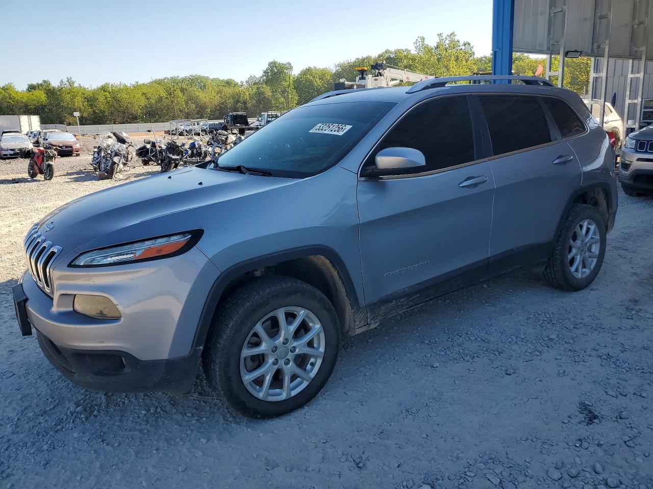 Salvage Jeep Cherokee Image