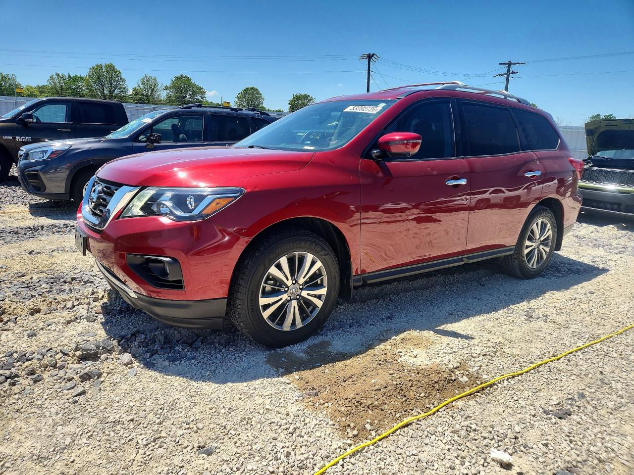 Salvage Nissan Pathfinder Image