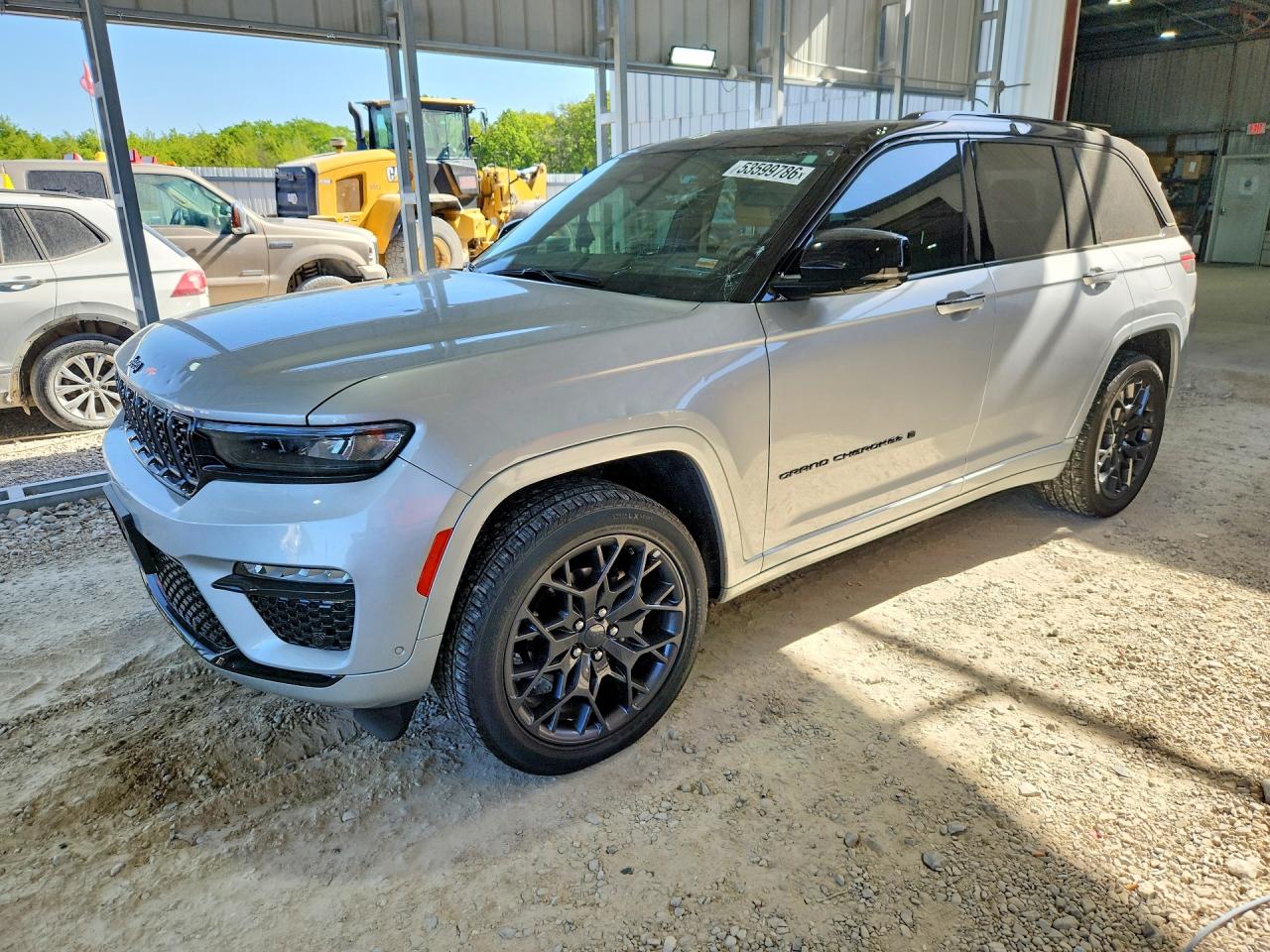 Salvage Jeep Cherokee Image