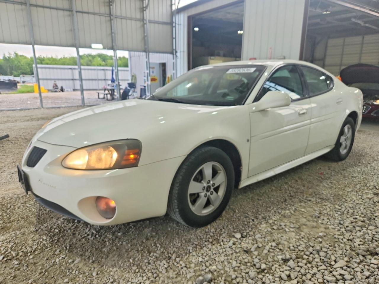 Salvage Pontiac Grandprix Image