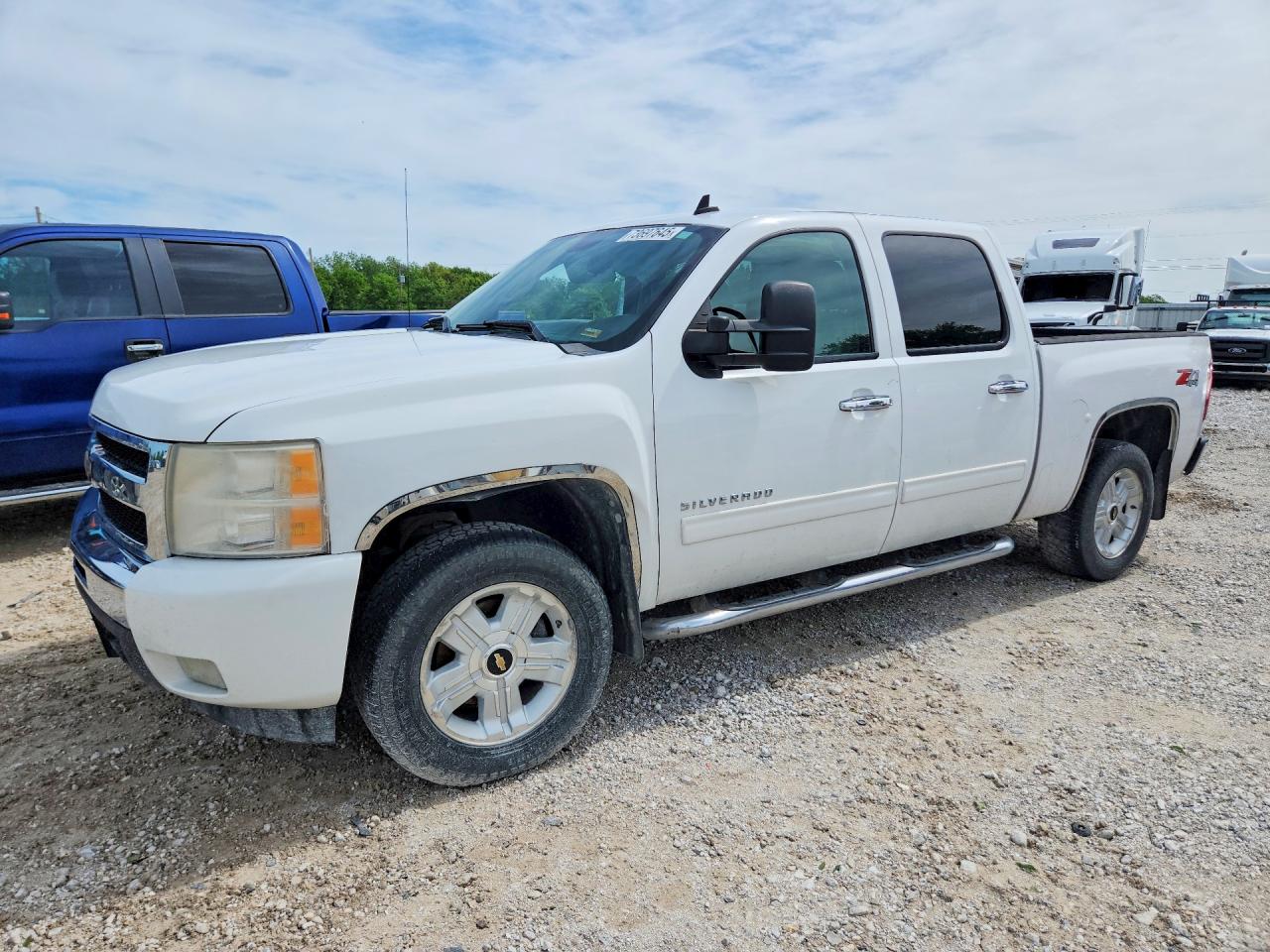 Salvage Chevrolet Silverado Image
