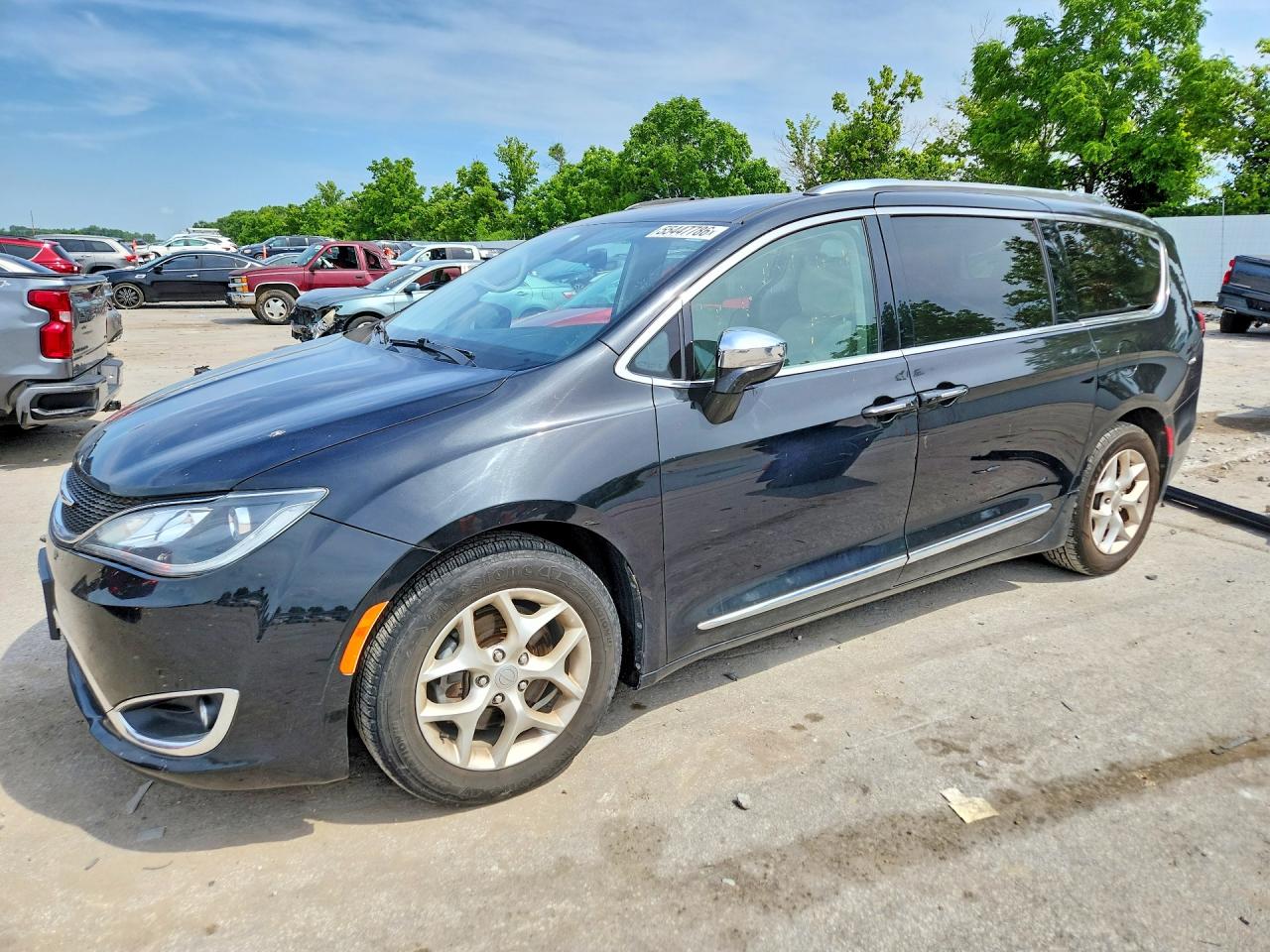 Salvage Chrysler Pacifica Image