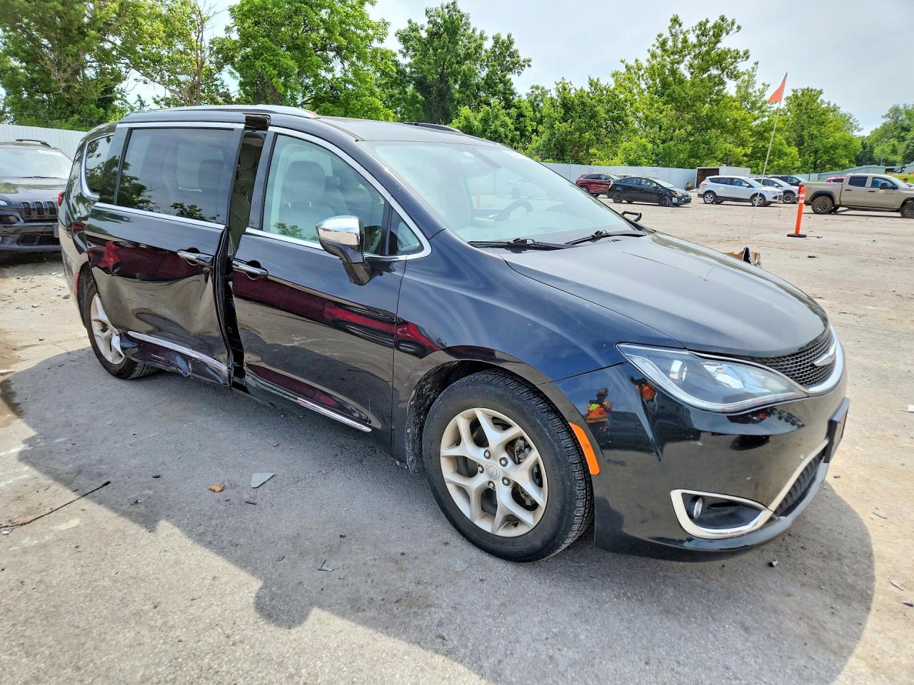 Chrysler Pacifica Limited