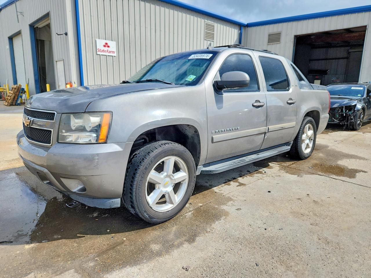 Salvage Chevrolet Avalanche Image