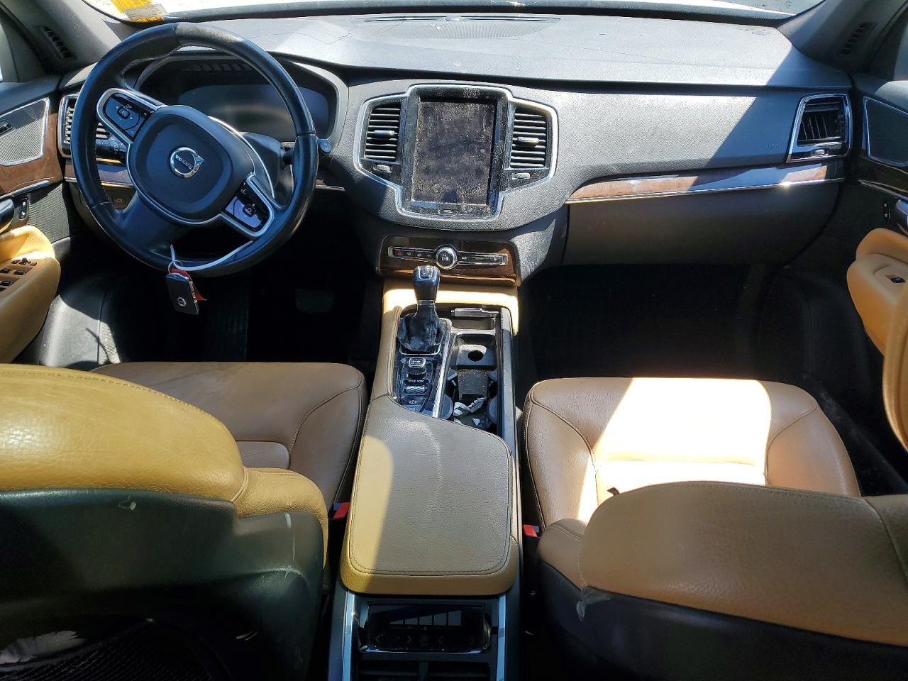 Volvo XC90 T6
