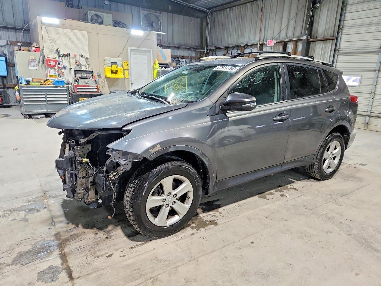 Salvage Toyota RAV4 Image