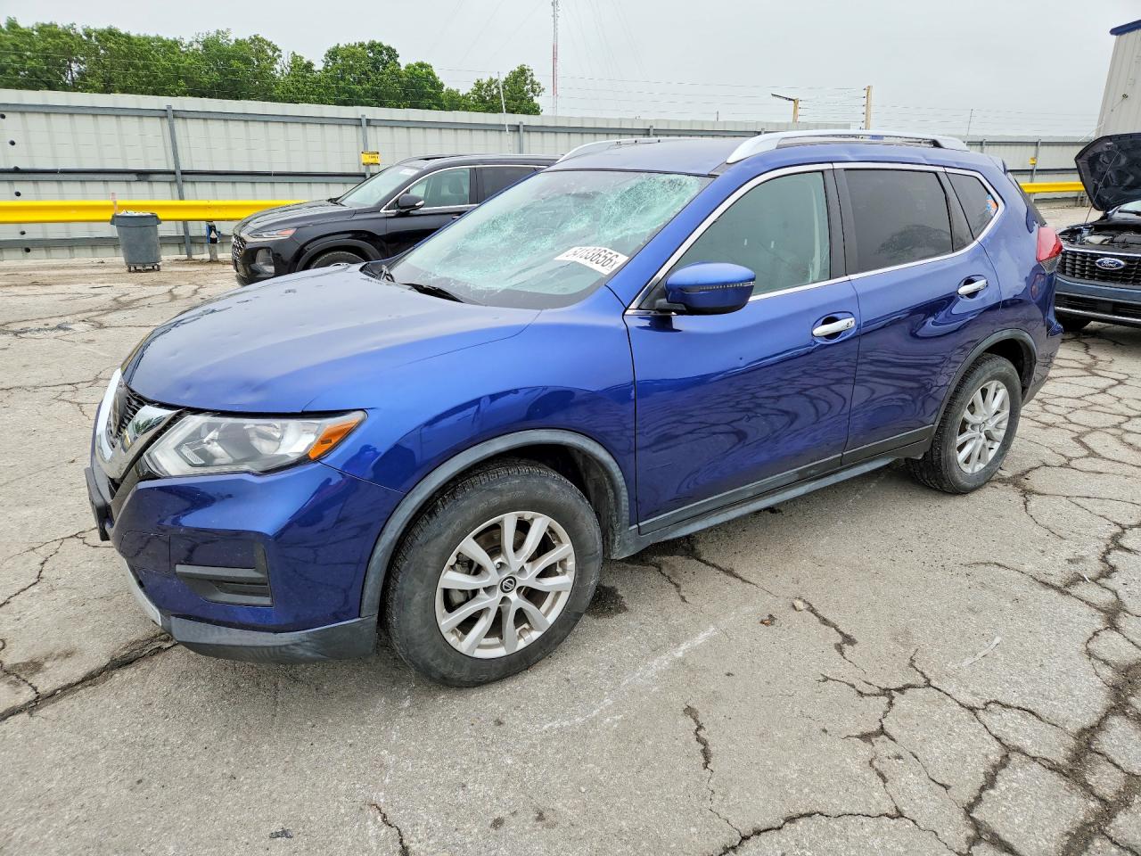 Salvage Nissan Rogue Image