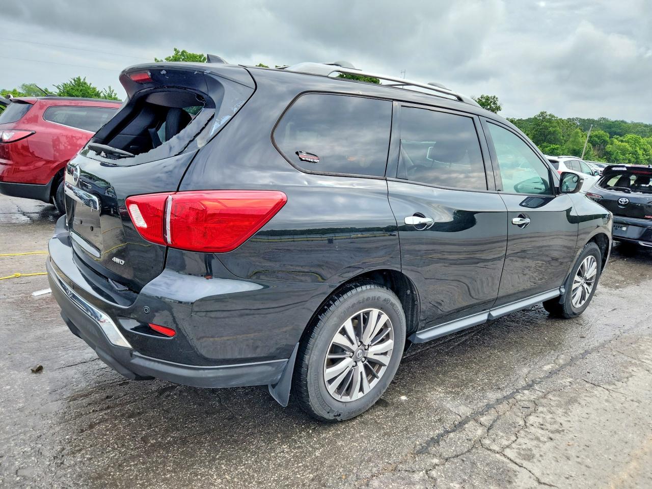 Nissan Pathfinder S
