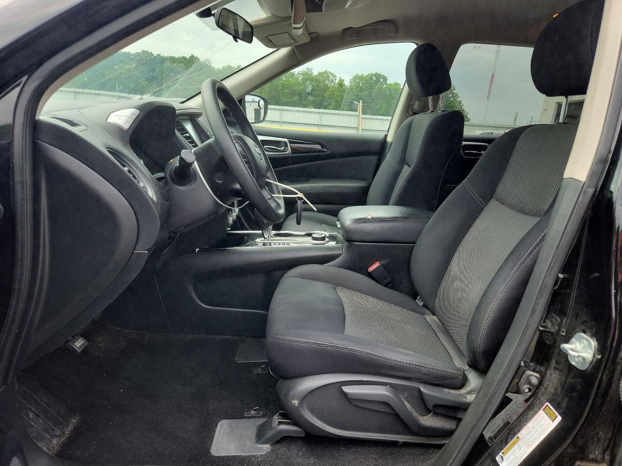 Nissan Pathfinder S