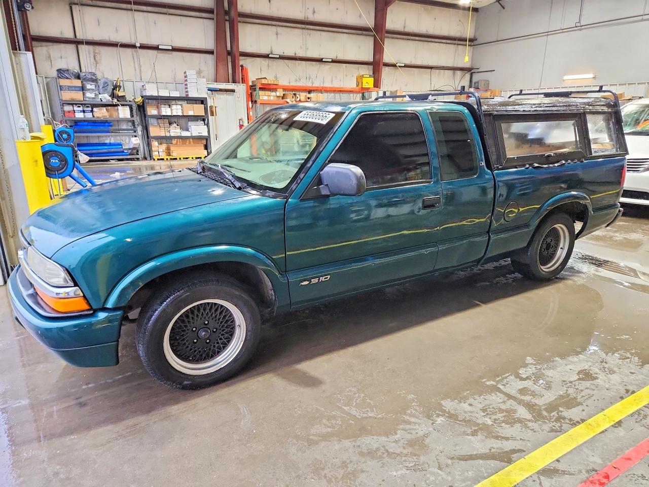 Salvage Chevrolet S-10 Image
