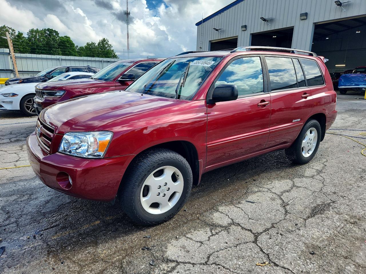 Salvage Toyota Highlander Image