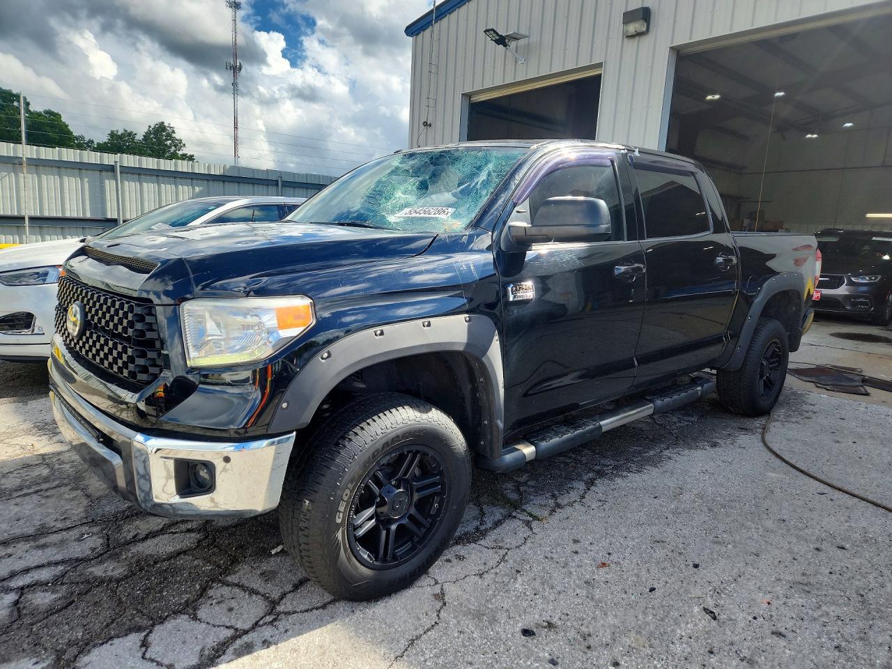 Salvage Toyota Tundra Image