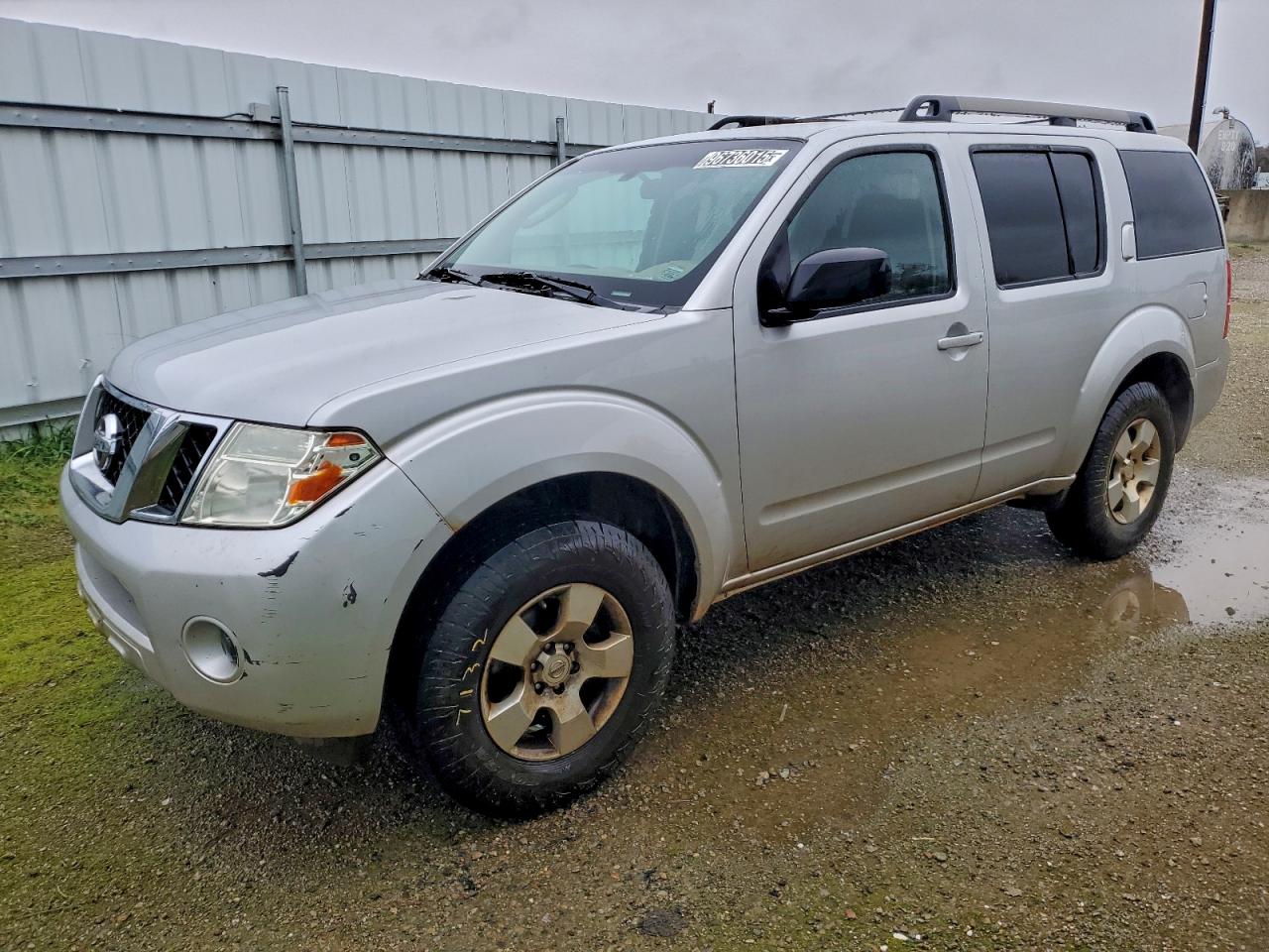 Salvage Nissan Pathfinder Image