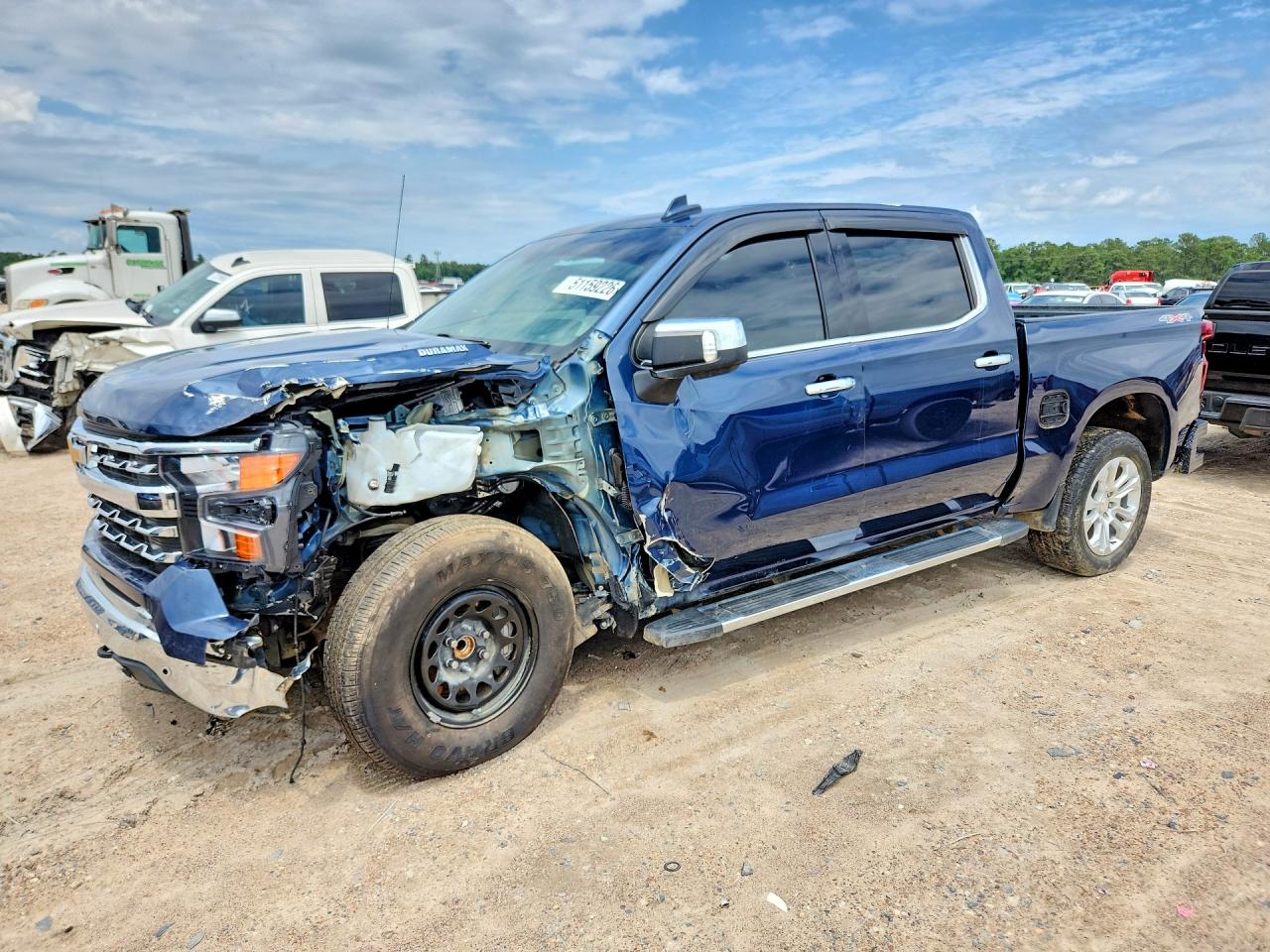 Salvage Chevrolet Silverado Image