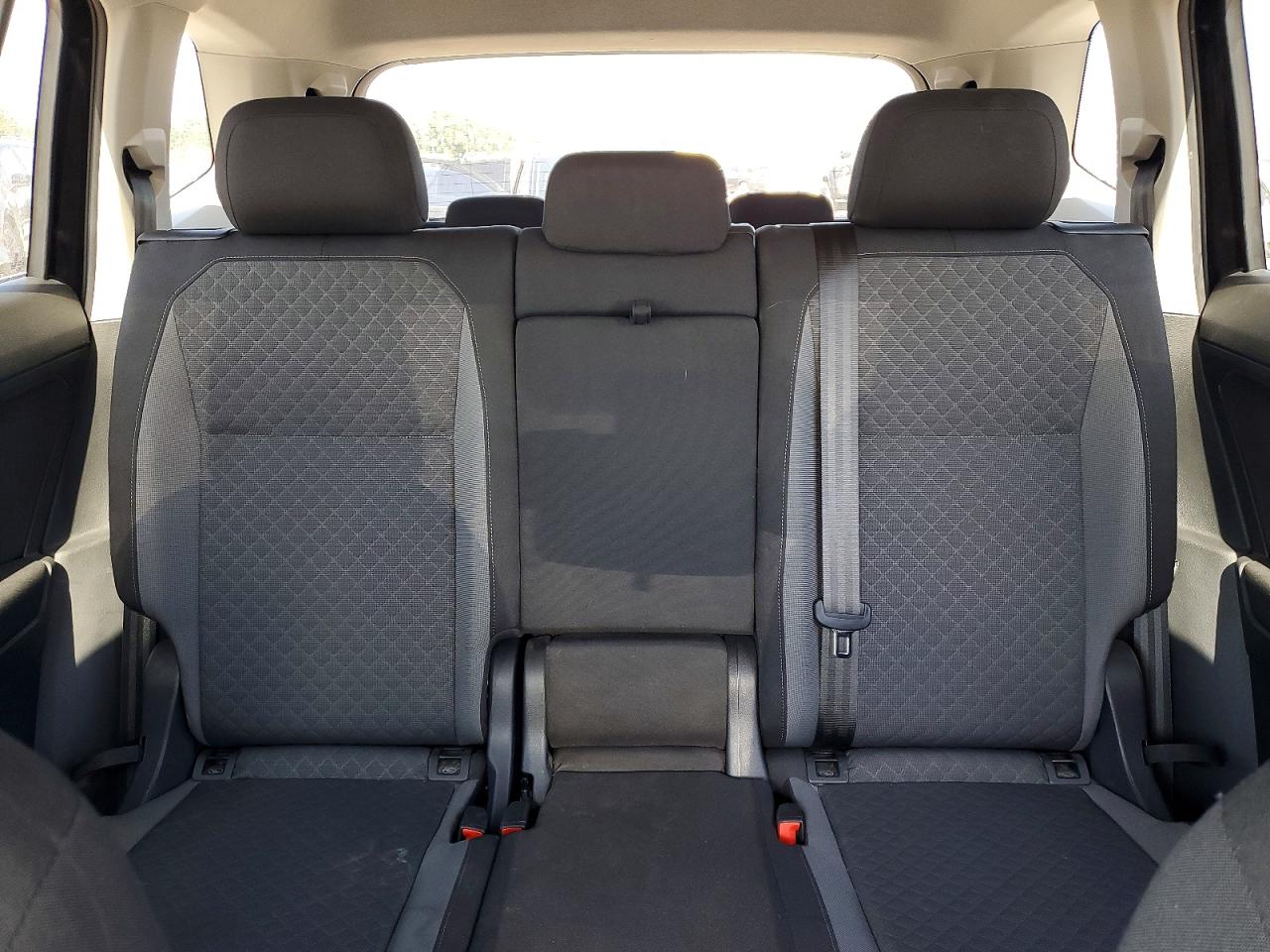 Volkswagen Tiguan S