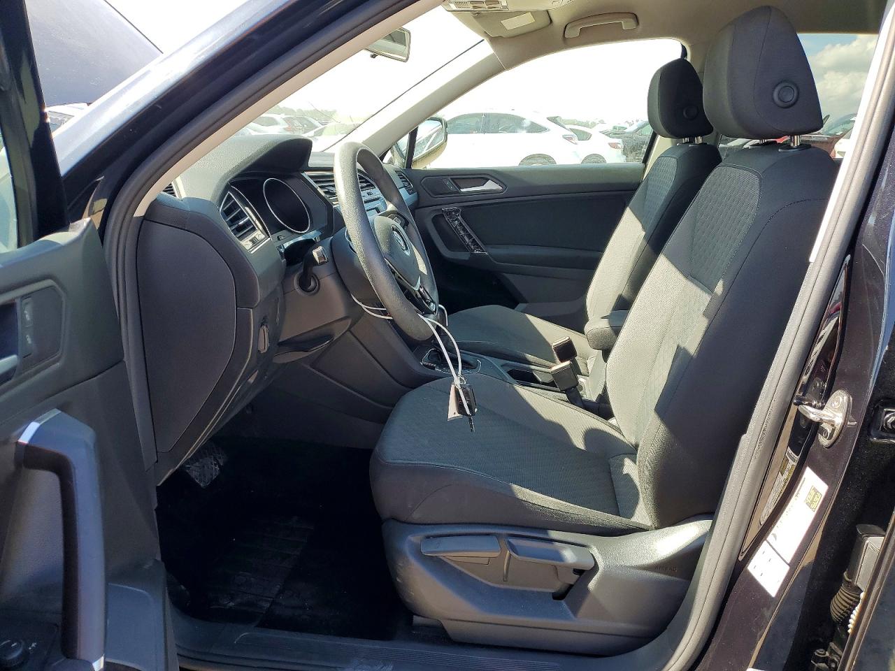 Volkswagen Tiguan S