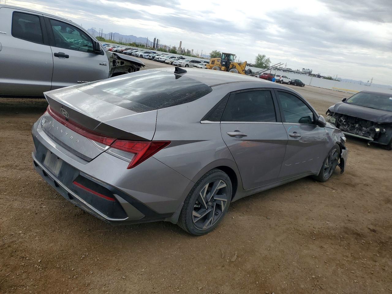 Hyundai ELANTRA Sel