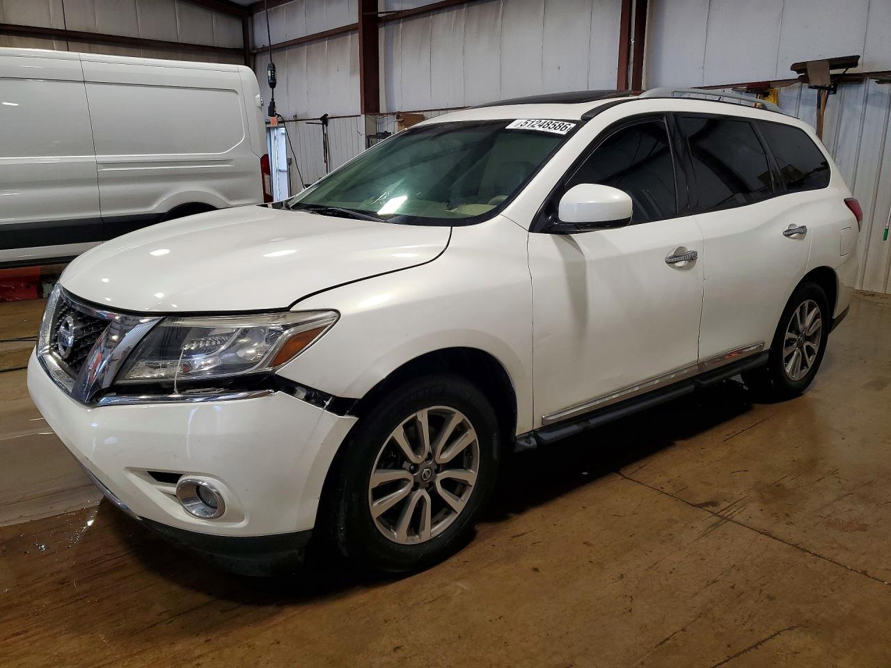 Salvage Nissan Pathfinder Image