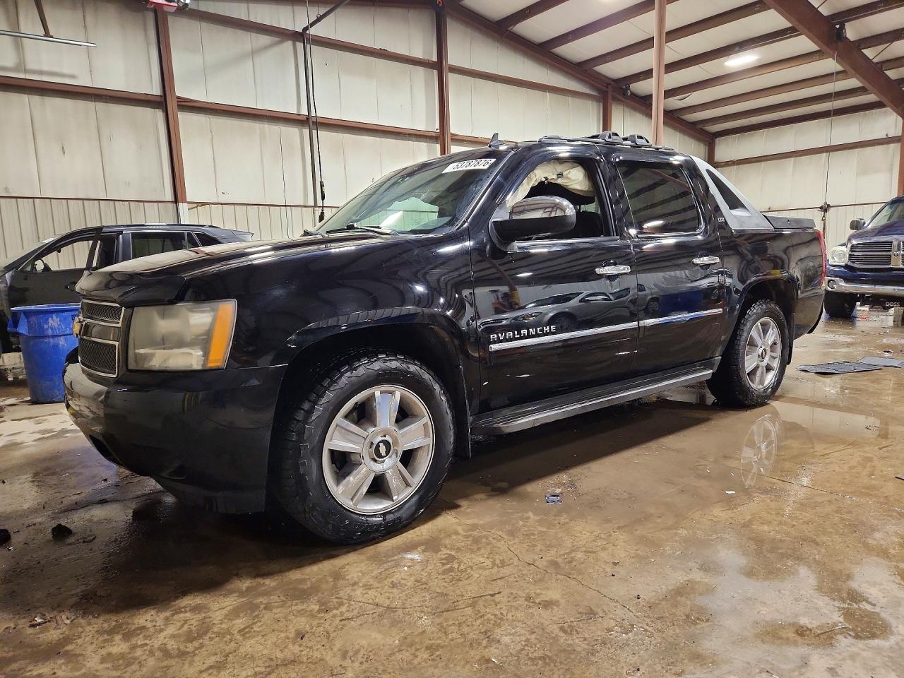 Salvage Chevrolet Avalanche Image