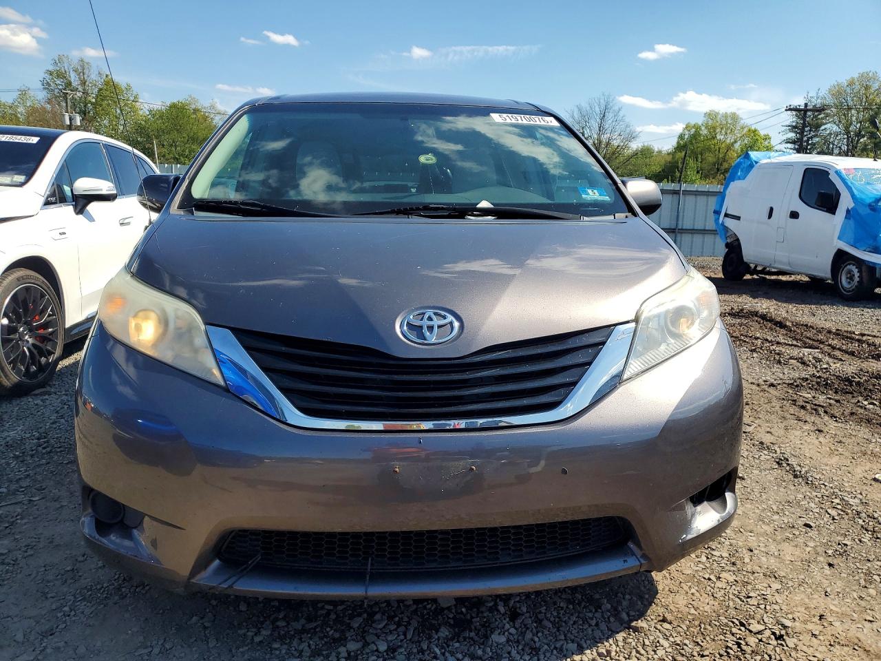Toyota Sienna Le