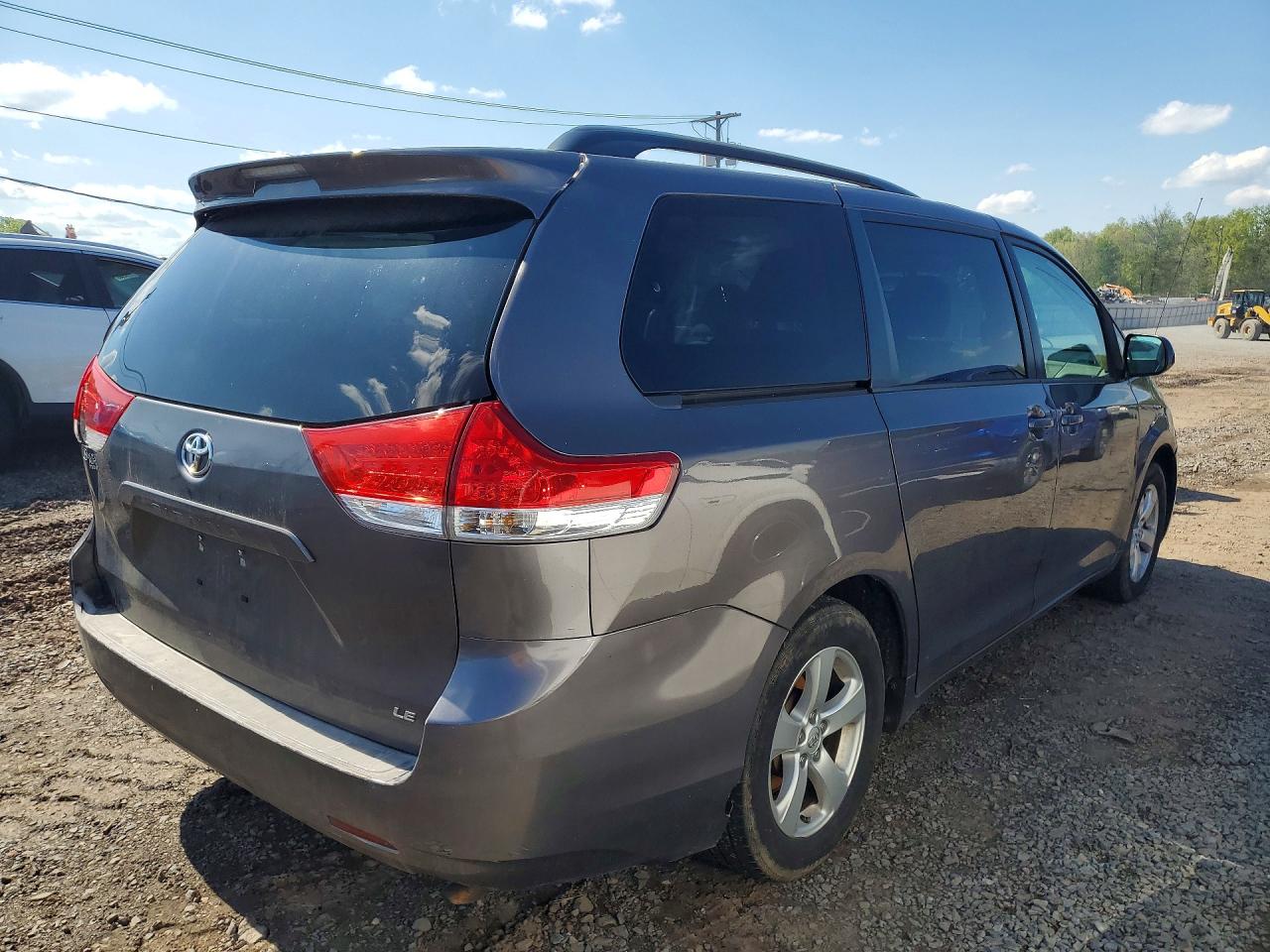 Toyota Sienna Le