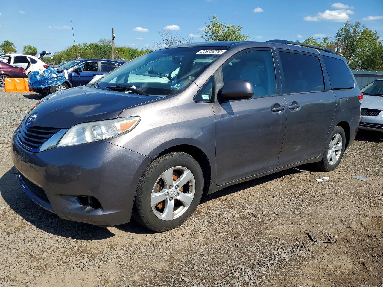 Salvage Toyota Sienna Image