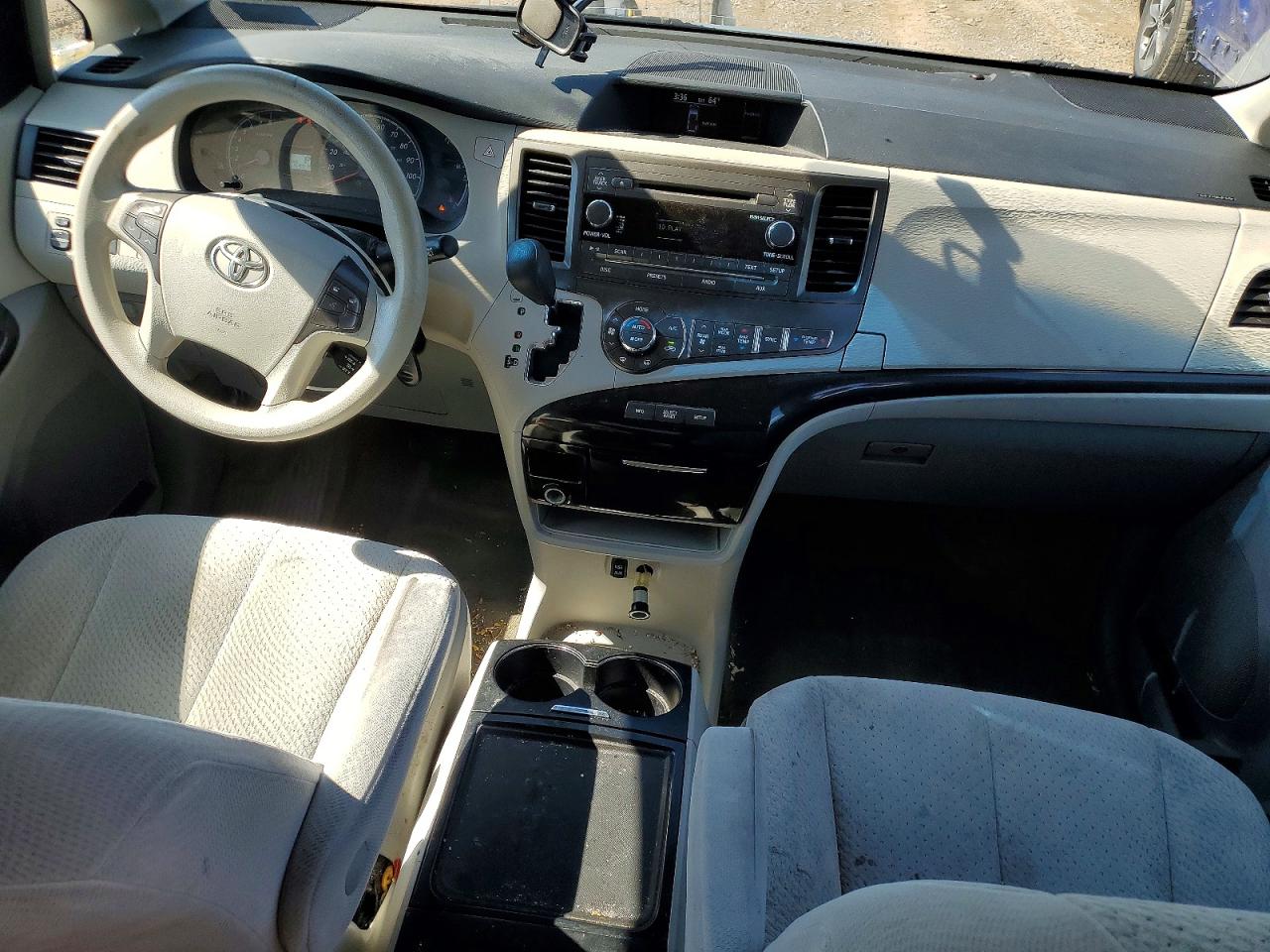 Toyota Sienna Le