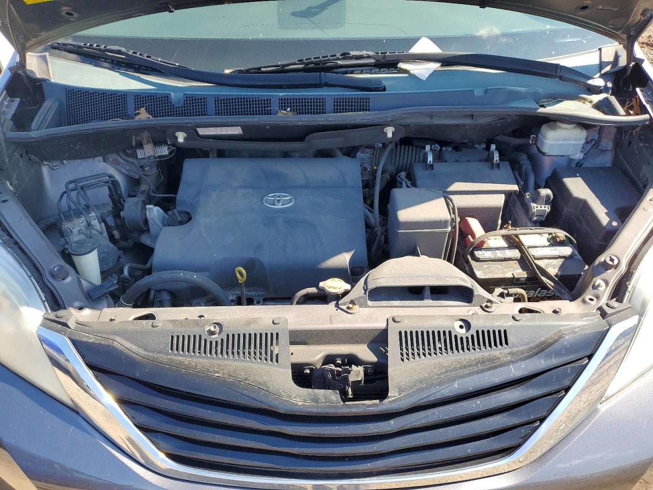 Toyota Sienna Le