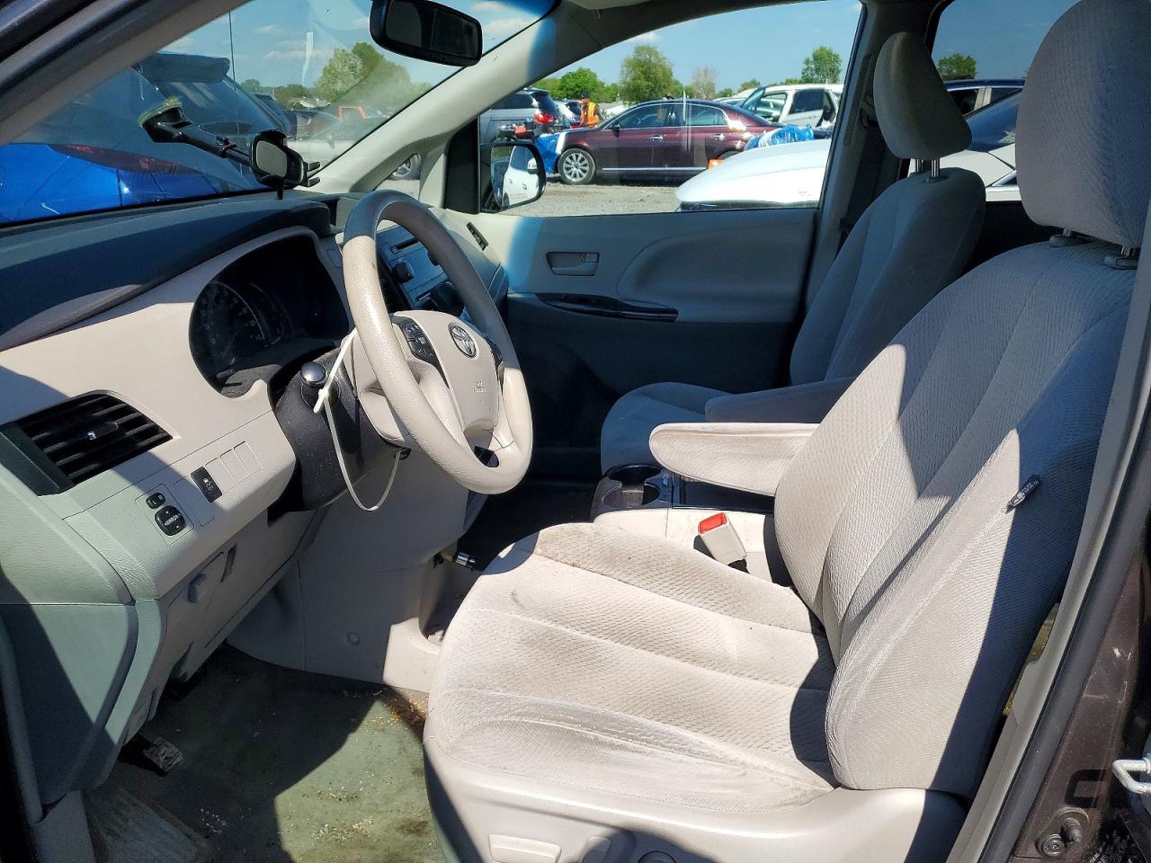 Toyota Sienna Le